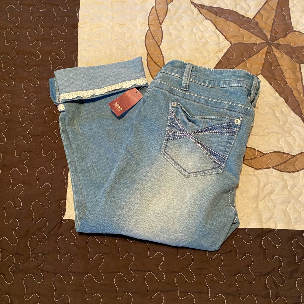 NWT Distressed Capri’s